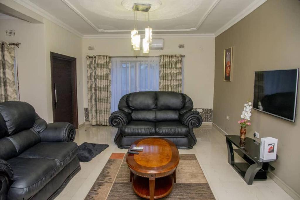 Royal Suites Apartments Lusaka Extérieur photo